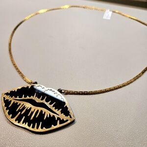 New W Tag Big Lip Necklace Black Gold Statement Necklace Unique Pop